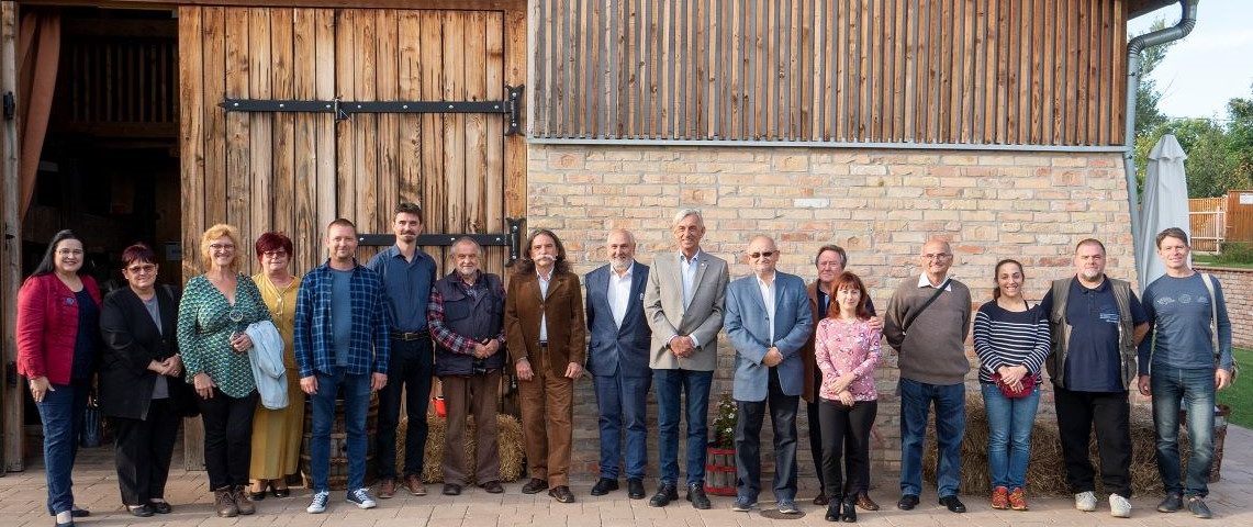 Csoportkép Neszmélyen (Fotó: Gedai Csaba)