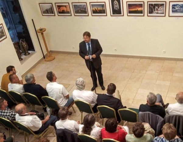 Zachar Péter köszönti a megjelenteket